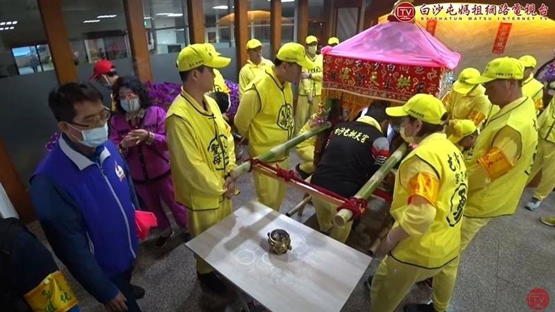 白沙屯媽祖駐駕清水　深夜仍湧信徒參拜