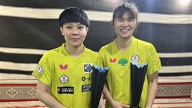 鄭怡靜、李昱諄收下女雙冠軍。（圖／翻攝自鄭怡靜臉書粉專）