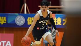 政治大學游艾喆達成助攻、抄截個人獎3連霸。（圖／大專體總提供）