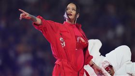 ▲蕾哈娜去年5月才「卸貨」如今又懷孕，依舊在超級盃中場表演嗨翻全場。（圖／美聯社／達志影像）