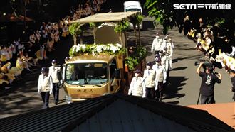 星雲坐龕巡山　法眷、信眾最後拜別