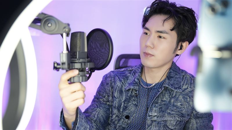 188天菜型男游恩赫闖直播圈　收入破千萬