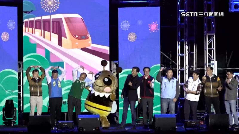 安坑輕軌通車嘉年華　璀璨煙火點亮新北