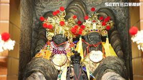 ▲烘爐地的土地公與土地婆。（圖／寶島神很大）
