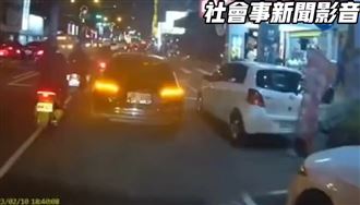 黑車違規併排遭提醒　駕駛竟怒嗆這句話