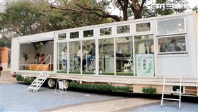 麗寶樂園進駐白色貨櫃咖啡屋。「橙菓森霖」。（麗寶樂園提供）