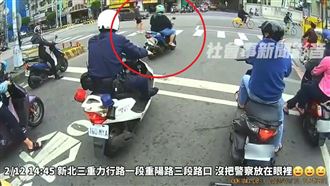 沒放眼裡？女從警身邊闖紅燈迴轉下秒GG了