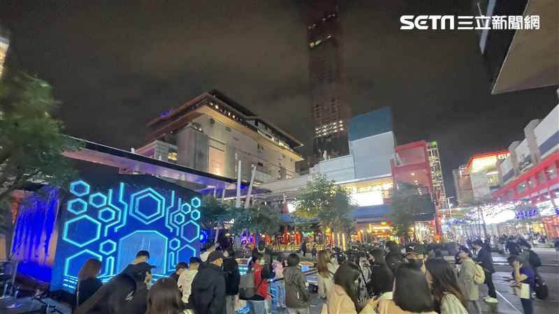 發錢了！找出神秘街燈「500元」加碼爽抽