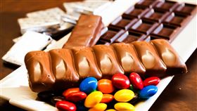 巧克力隱藏著健康風險，選用時必須注意商品標示。（圖／台北慈濟醫院提供）
