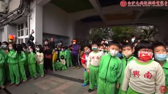 白沙屯媽祖鑾轎停國小！童喊：媽祖我愛你