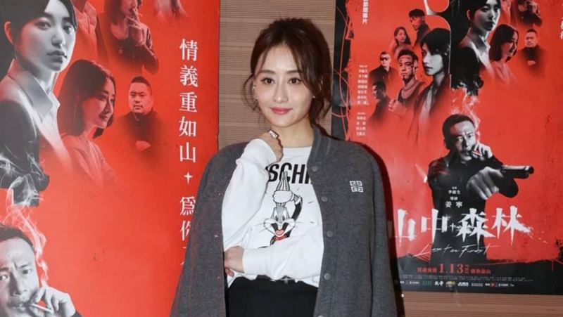 瓊瑤女神驚傳染重病露面了　凍傷整手發黑