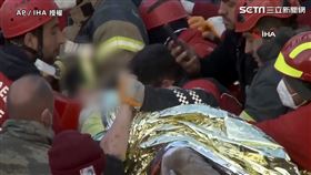 
災後182小時13歲男童被救出(圖/AP/IHA授權)