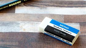 蜻蜓牌橡皮擦巴士。(圖/翻攝自推特)