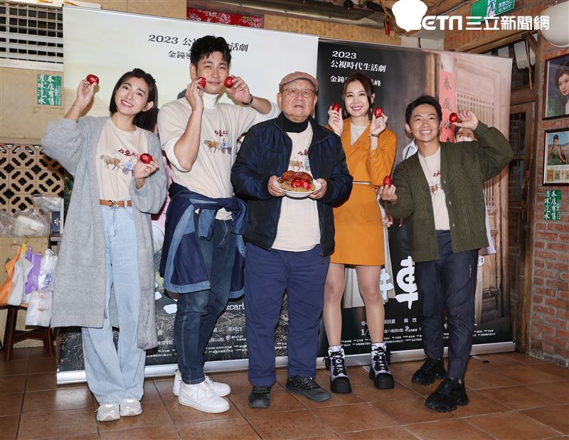 李岳峰導演、安心亞、蔡昌憲、米可白、楊子儀，「牛車來去」情人節滿月茶敘。（記者邱榮吉/攝影）