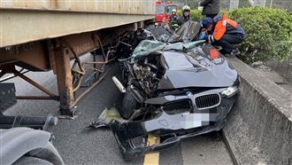 國3寶山段車禍　BMW被夾擊成廢鐵