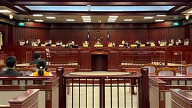 西拉雅族釋憲案  憲法法庭判決原住民身分法違憲西拉雅族人不滿無法取得平地原住民身分提出行政訴訟，最後由北高行聲請釋憲案。憲法法庭28日判決原住民身分法相關條文與憲法第22條保障原住民身分認同權、憲法增修條文規定保障原住民族文化等意旨有違，應於3年內修法或另定特別法。中央社記者林長順攝  111年10月28日