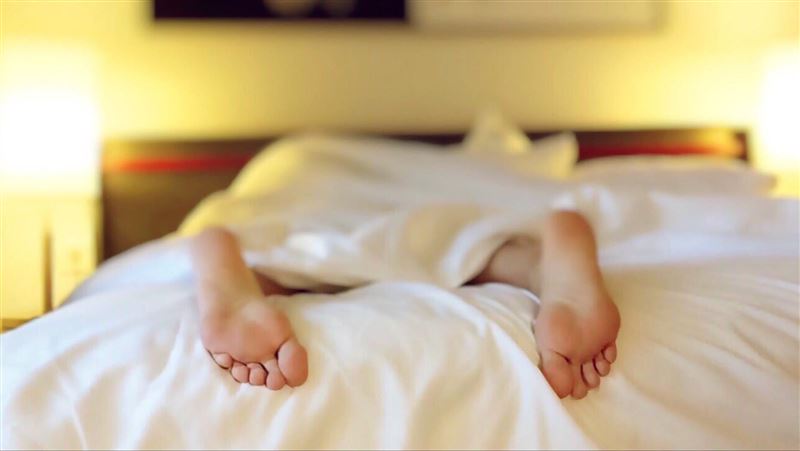 女性友人求過夜　男友點頭還准這…她氣炸