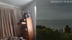 紐西蘭進「國家緊急狀態」後連2震！最大規模6.3強震　狂搖30秒畫面曝光。（圖／翻攝自推特）