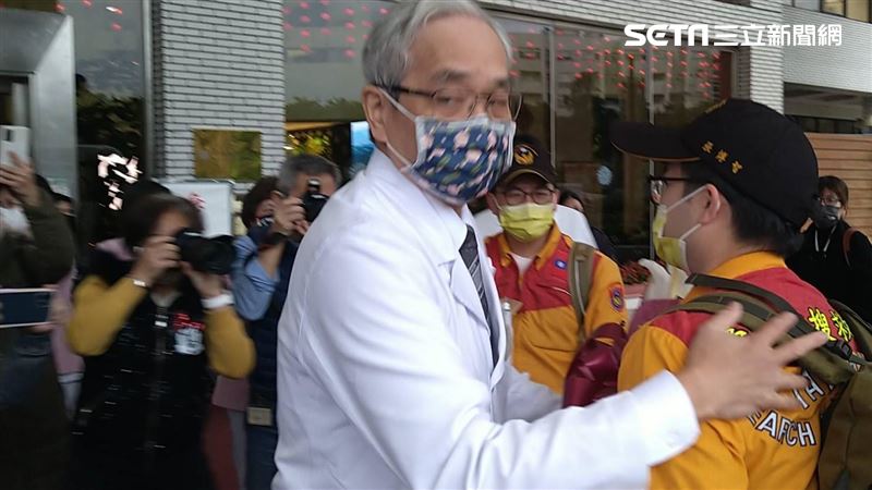 救難隊返回北榮　護理師曝當地冷到要生火