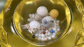 星雲大師燒出舍利子。（圖／佛光山提供）