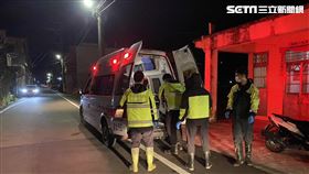 新北蔡婦疑似倒垃圾時不慎墜溪身亡。（圖／翻攝畫面）