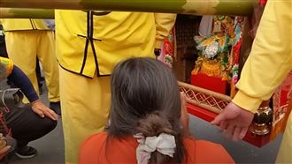 白沙屯媽祖聽哭聲大迴轉　她揭兩人悄悄話