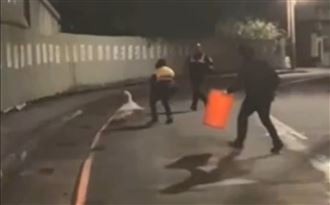 鴨鵝二人組半夜山區遊蕩　3警攔截圍捕