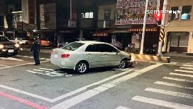 A保五警醉撞1800