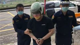 25歲劉男，無照酒駕撞死人肇逃，開進死巷子，倒車蛇行，追撞車輛 (圖／翻攝畫面)