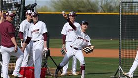 ▲培證英雄春訓在鳳凰城，李政厚練球。（圖／取自培證英雄FB）