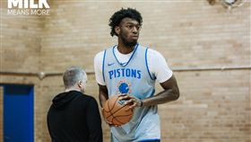 ▲威斯曼（James Wiseman）轉戰活塞首秀進帳11分。（圖／翻攝自活塞推特）