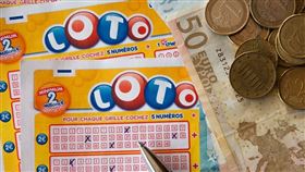 刮刮樂、樂透。（示意圖／翻攝自Pixabay）