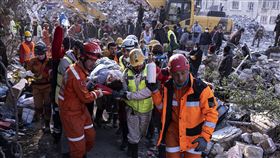 土耳其強震生還者,示意圖。（示意圖／美聯社／達志影像）