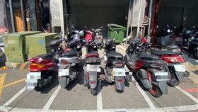 ▲男網友的機車被人挪動。（圖／翻攝自《爆怨公社》）
