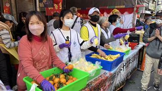 多圖／朝天宮迎媽祖美食　麻油雞刈包飄香
