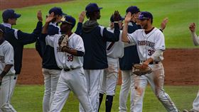 ▲鴻海科技集團俄亥俄州廠今年將與美國職棒大聯盟選秀聯盟中的俄州在地球隊馬霍寧郡拳師犬成為合作夥伴。（圖／翻攝自鴻海科技集團臉書）