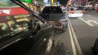 計程車闖燈釀禍　休旅車遭撞衝對向撞3車