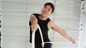 唱跳伊登(浪直播提供)