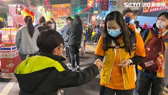 獨／求白沙屯媽祖！負債爸帶稚兒發結緣品