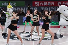 人氣直播主瑛晴首度挑戰啦啦隊　嗨翻主場（圖／UP直播提供)