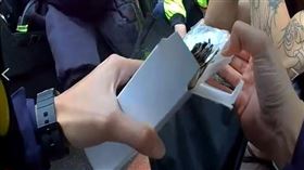 連鎖知名飲料店出茶包？！機車未裝後照鏡遭警攔查 意外搜出毒咖啡包愷他命（圖／警方提供）