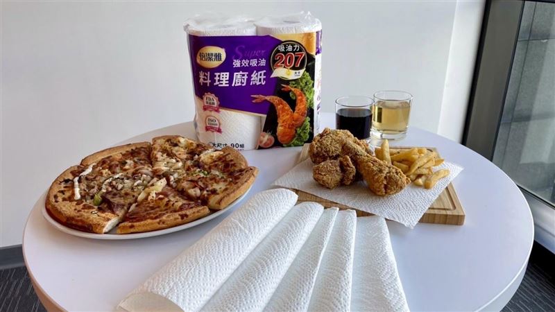 補班吃速食！靠倍潔雅廚紙吸光油膩