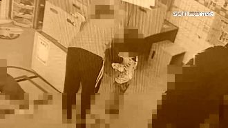 女童被帶進廁所「冷靜」　 家長控臉有傷