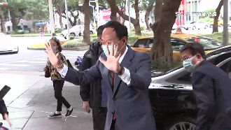 揭國民黨內亂宮鬥戲　他1句話吐槽郭台銘