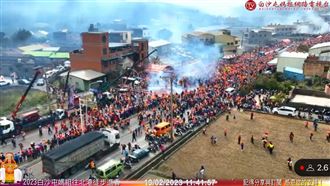 震撼！媽祖回鑾吊車砲陣接駕　台1線擠爆