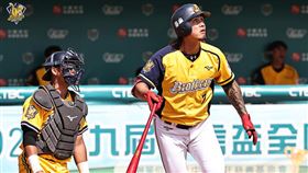 ▲中信兄弟隊內賽張志豪鎮守一壘亮相，還敲出陽春砲。（圖／中信兄弟提供）