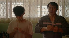 陳嘉良（左）第一次獨挑大樑和戴立忍（右）有許多對手戲。（圖／飛望影像、AKANGA FILM ASIA提供）