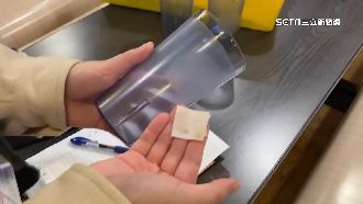 餐廳飲料杯好髒　客控擦出大片黑褐污漬