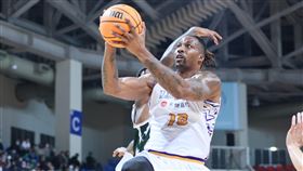 ▲雲豹霍華德（Dwight Howard）繳出28分14籃板7助攻。（圖／桃園永豐雲豹提供）