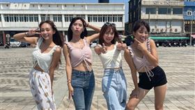 ▲鄉民在PTT上曬出一張節目側拍照，指出完全認不出最左邊那位女孩是林襄。（圖／翻攝自女孩花啾玩IG）